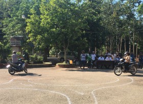 Giúp đồng bào dân tộc thiểu số chấp hành Luật Giao thông đường bộ