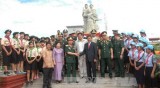 位于柬埔寨磅清扬省的越柬友谊塑像和独立纪念碑修缮工程项目竣工仪式
