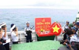 Đoàn công tác Bộ Tư lệnh Vùng 2 Hải quân: Tổ chức lễ tượng niệm các anh hùng liệt sĩ hy sinh trên biển