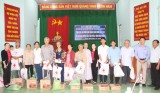 Hội Chữ thập đỏ các cấp: Trao tặng 800 phần quà tết cho người nghèo