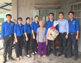 Tuổi trẻ phường Bình Nhâm, TX.Thuận An: Thăm và tặng quà cho gia đình chính sách Tết Đinh Dậu 2017