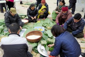 越南人过年必不可少的贡品和习俗——粽子与“冲年喜”