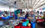 Phú Giáo: Các chợ hàng hóa dồi dào, sức mua giảm sau tết