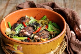 Cá kho dưa cải chua