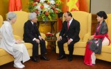 Government leader greets Japanese Emperor and Empress