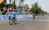 Pham Thi Hong Loan wins sixth stage of Binh Duong int’l women’s cycling tournament