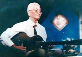 Tiếng Ngân Giang  vẫn còn tuôn chảy…