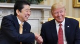 Ông Shinzo Abe và ông Donald Trump điện đàm về tên lửa Triều Tiên