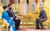 PM tightens amity with Cambodian royal family