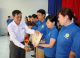槟吉市工业区工会向50个人、集体颁奖
