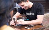 Start-up kiếm chục triệu “đô” nhờ sửa điện thoại