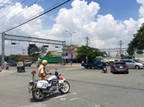 Lắp đặt hệ thống biển báo ở Tx.Thuận An: Hạn chế ùn tắc và tai nạn giao thông