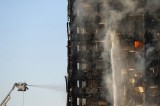 英国伦敦高层住宅突发大火 已造成至少30人受伤