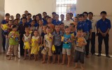 Khối liên quân Đoàn khối Doanh nghiệp tỉnh: Tổ chức tặng quà cho trẻ em có hoàn cảnh khó khăn