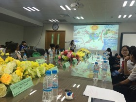 “人与自然和谐相处”