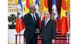 越南政府总理阮春福会见海地共和国参议院议长尤里•拉托尔蒂