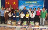 Hội Chữ thập đỏ tỉnh: Trao tặng 200 phần quà cho người nghèo xã đảo Lại Sơn