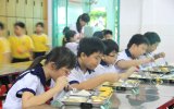 Học sinh tiểu học bán trú sẽ có bữa ăn đạt chuẩn dinh dưỡng vào năm học mới