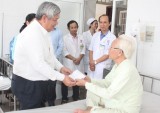 Lãnh đạo tỉnh thăm, tặng quà đối tượng chính sách tại Bệnh viện Đa khoa tỉnh