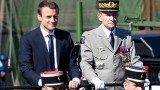 Pháp: Cuộc đọ sức giữa tổng thống và quân đội