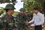 TX.Thuận An: Thăm, tặng quà sĩ quan và quân nhân dự bị động viên