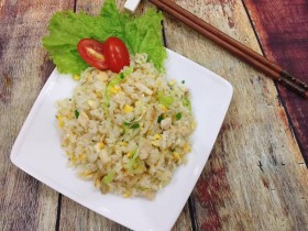 Cơm chiên cá mặn