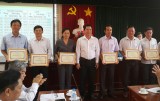 Công ty TNHH MTV Cao su Dầu Tiếng thưởng nóng cho 6 nông trường vượt kế hoạch tháng 8-2017