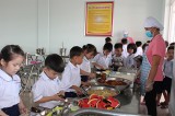 Quan tâm bữa ăn an toàn trong trường học