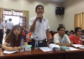 Lãnh đạo TX.Bến Cát tiếp xúc với công nhân lao động và cán bộ công đoàn cơ sở