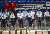 Trao xe lăn, xe đạp, học bổng cho người khuyết tật