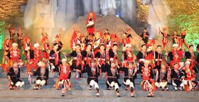 越南全国瑶族民族文化节和2017年宣城节在宣光市热烈开幕