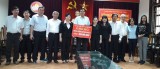 Đoàn cứu trợ tỉnh trao 1 tỷ đồng cho đồng bào tỉnh Hà Tĩnh