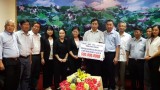 Đoàn cứu trợ tỉnh trao 500 triệu đồng cho đồng bào vùng lũ tỉnh Quảng Trị