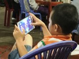 Trẻ em sử dụng điện thoại thông minh: Hậu quả nhiều hơn hiệu quả