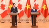 越南政府总理阮春福同加拿大总理贾斯廷•特鲁多共同主持新闻发布会