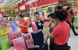 Sôi động thị trường quà tặng nhân Ngày Nhà giáo Việt Nam (20-11)