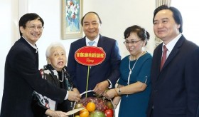 越南政府总理阮春福走访教师代表