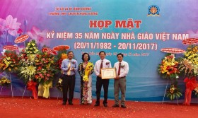 全省各所学校都举行越南教师节纪念会