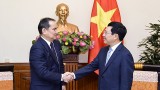 越南政府副总理兼外交部长范平明会见哈萨克斯坦外交部副部长