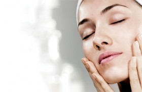 Những lưu ý khi chăm sóc da mụn trong mùa Đông lạnh giá