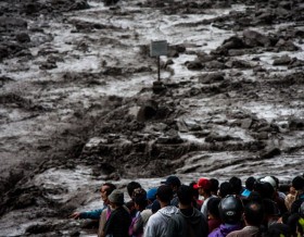 Volcanic eruption hurts Indonesia tourism