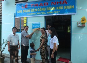 Công ty cổ phần phát triển nông nghiệp Bình Dương: Trao tặng nhà “Mái ấm công đoàn”