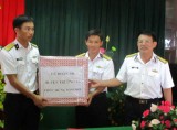 Chiến sĩ đảo Đá Lớn đã nhận được quà Tết Mậu Tuất 2018