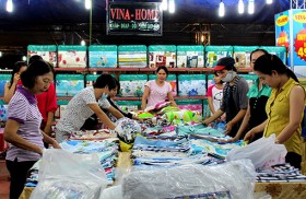 Công nhân rộn ràng sắm tết