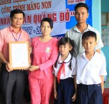Hội đồng Đội tỉnh trao tặng ngôi nhà Khăn Quàng đỏ cho một học sinh nghèo