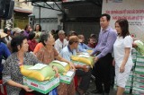 Trung tâm Nhân đạo Quê Hương: Trao 250 phần quà tết cho người khó khăn