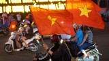 Phố phường Bình Dương ngập tràn cờ đỏ sao vàng mừng U23 Việt Nam chiến thắng