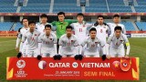 越南政府总理阮春福给越南U23球员颁发奖状