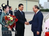 PM Nguyen Xuan Phuc arrives in Laos for government committee meeting