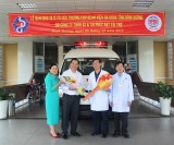 Bệnh viện Đa khoa tỉnh: Tiếp nhận một chiếc xe cứu thương do doanh nghiệp tặng